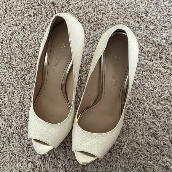 ENZO ANGIOLINI Off White Platform Peep Toe Pumps - Picture 2 of 7